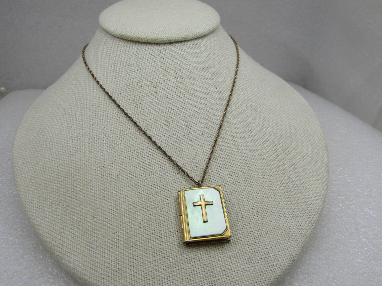 Vintage 12kt G.F. MOP Cross Locket Necklace, 20", 1940's-1950's. 20" Twisted rop chain that is appx. - 6