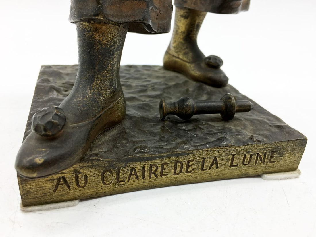 Bronze statue of a man made by sculptor Eutrope Bouret - 4