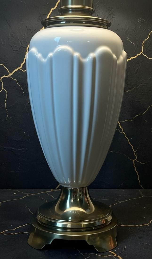 Mid-Century Brass and Porcelain Table Lamp Art Deco Style 70s Regency Accent - 3