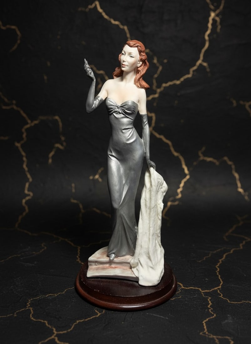 Elegant Vintage Art Deco Style Lady Statue Glamour Pose Figurine - 2