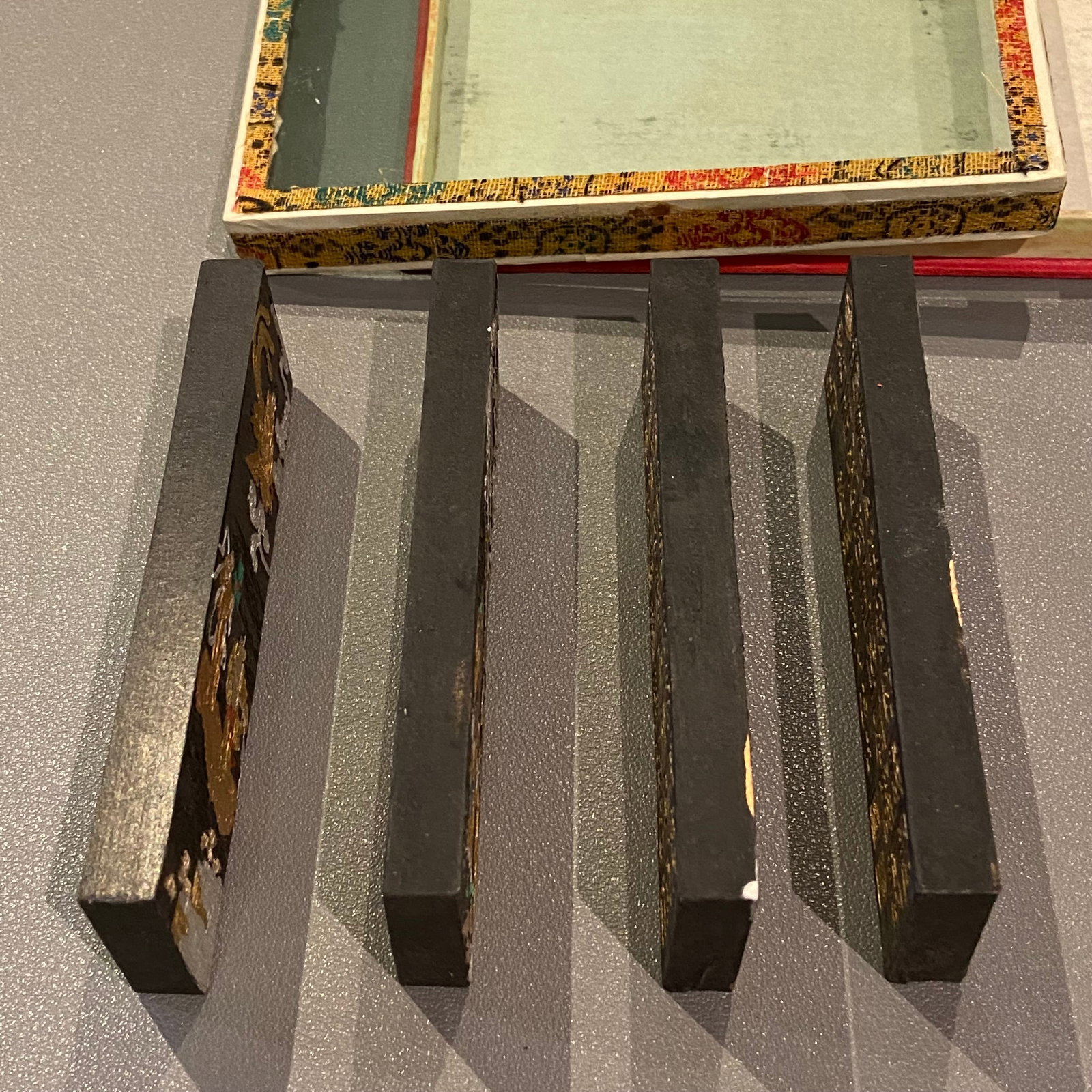 Vintage Chinese traditional Ink Sticks in original silk glass box - 4