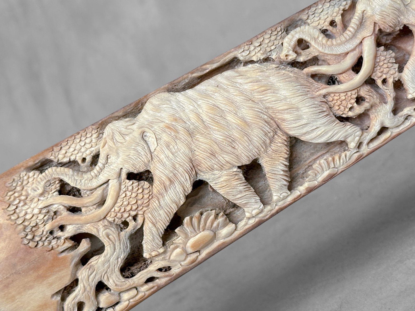 Large engraved Swordfish rostrum - Prehistoric Woolly Mammoth Scene - 3