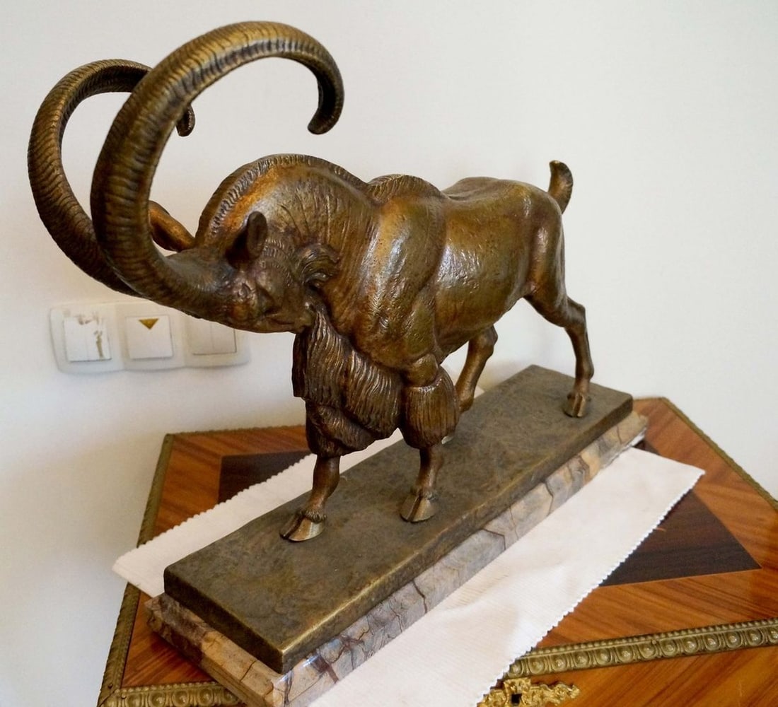 France Bronze sculpture of a bull mid 19th century - 2