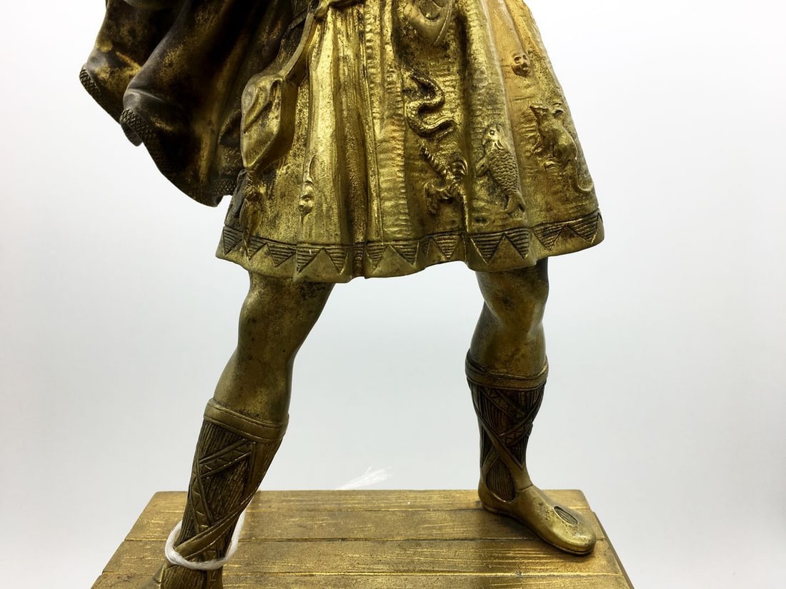 Bronze figure of a man on a watch - 7