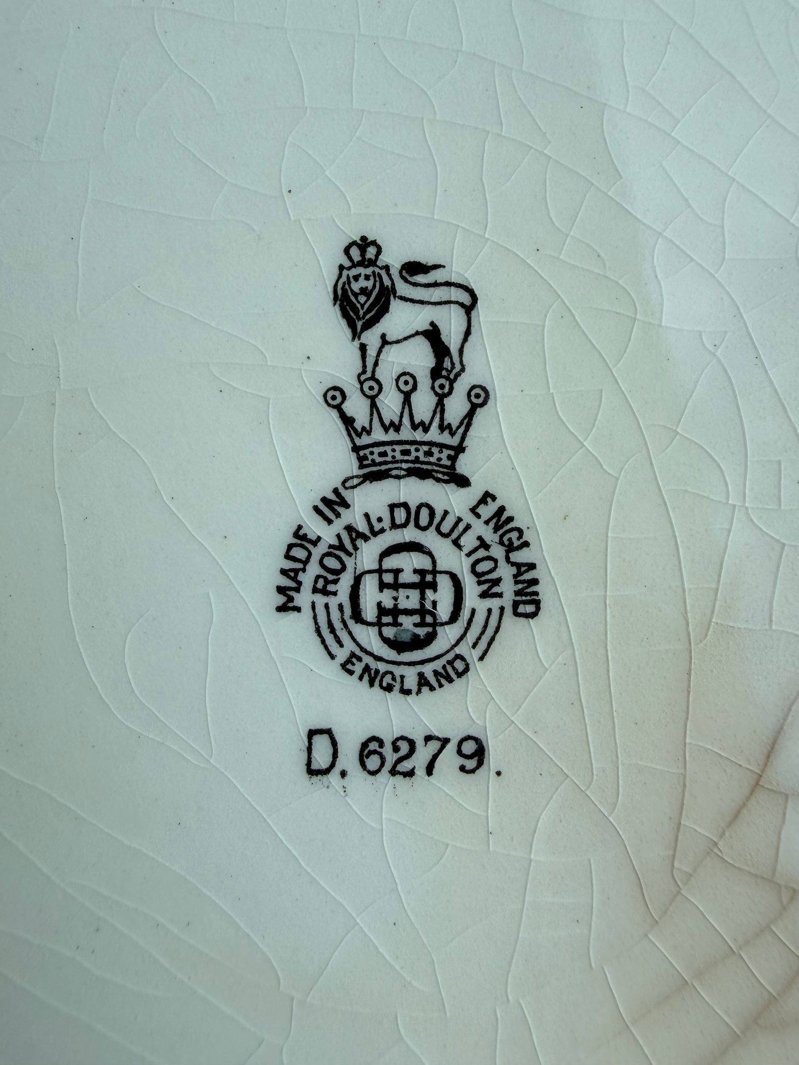 Royal Doulton "The Falconer" Seriesware Plate, Pattern D6279, England, Mid-20th Century - 16