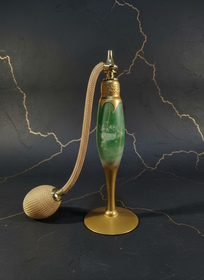 Vintage 1920s Art Deco Green Glass Perfume Atomizer Hand Painted Gold Trim - 4