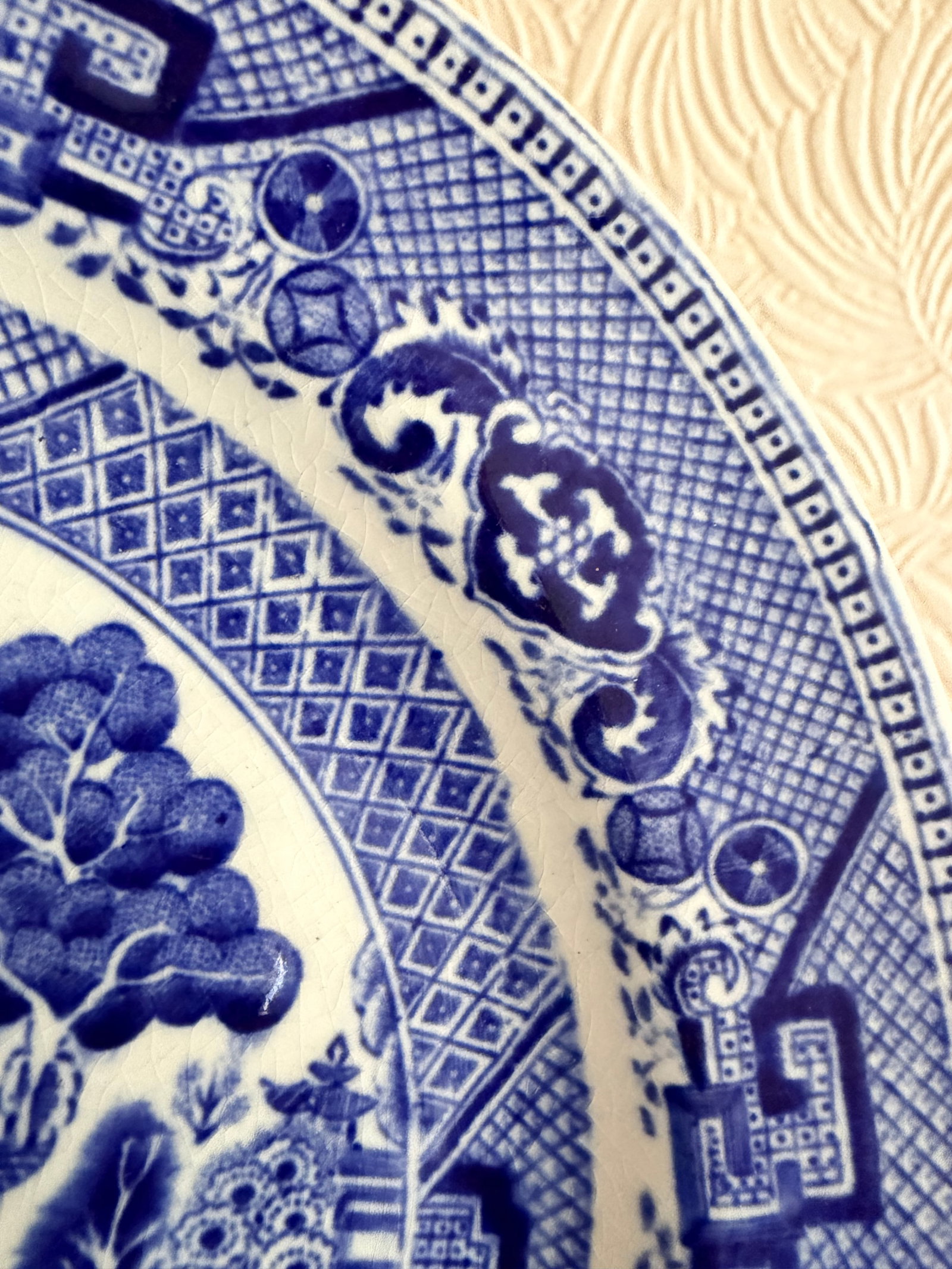 Victorian Wedgwood and Co "Unicorn Mark" Willow Pattern Transferware Plate, England, c.1862–1900 - 7