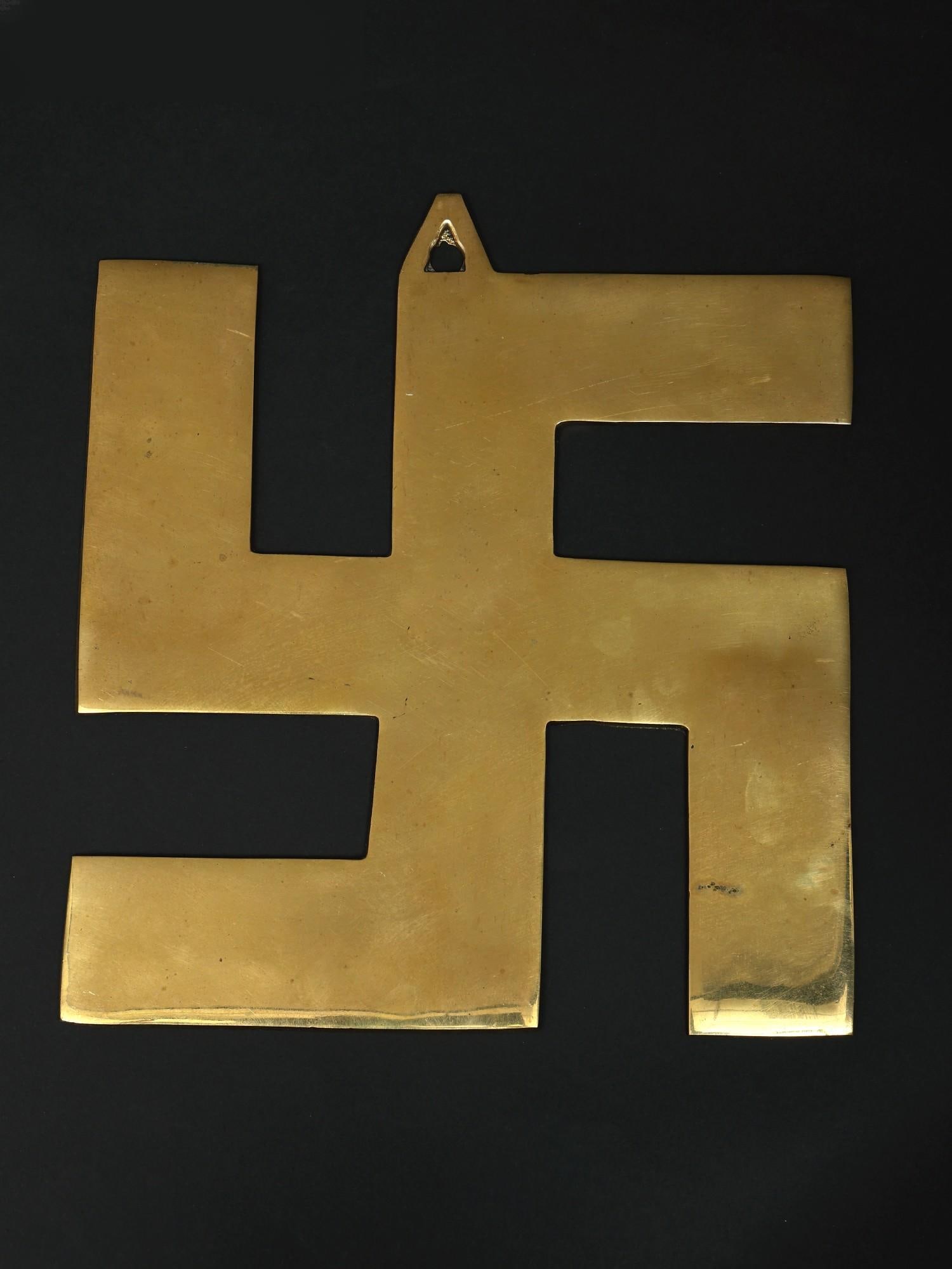 12" Wall Hanging Swastik in Brass: Title: 12" Wall Hanging Swastik in Brass Description: Additional Information: itemcode: DDP072 Reserve: $171.00 Shipping: Domestic: Shipping rates are determined by destination International: Foreign