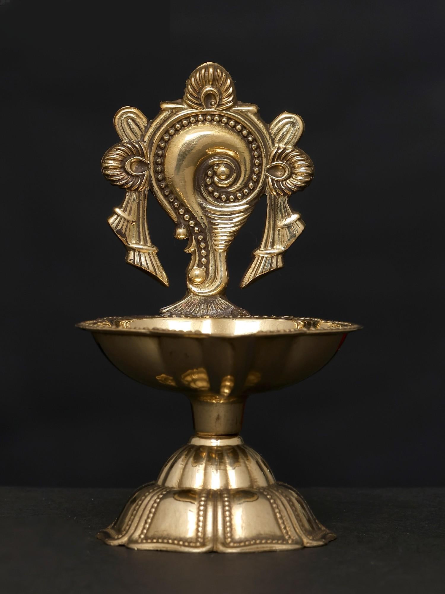 3" Small Brass Conch Lamp in Brass: Title: 3" Small Brass Conch Lamp in Brass Description: Additional Information: itemcode: DDP081 Reserve: $26.00 Shipping: Domestic: Shipping rates are determined by destination International: Foreign