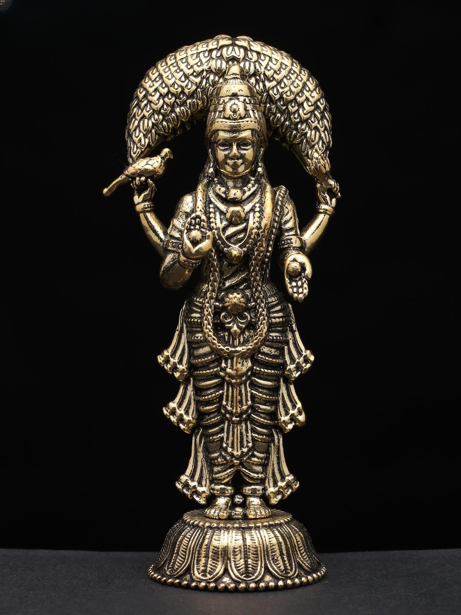 3" Small Superfine Vasavi Kanyaka Parameshvari Devi Brass Idol: Title: 3" Small Superfine Vasavi Kanyaka Parameshvari Devi Brass Idol Description: Additional Information: itemcode: DDP430 Reserve: $36.00 Shipping: Domestic: Shipping rates are determined by destina