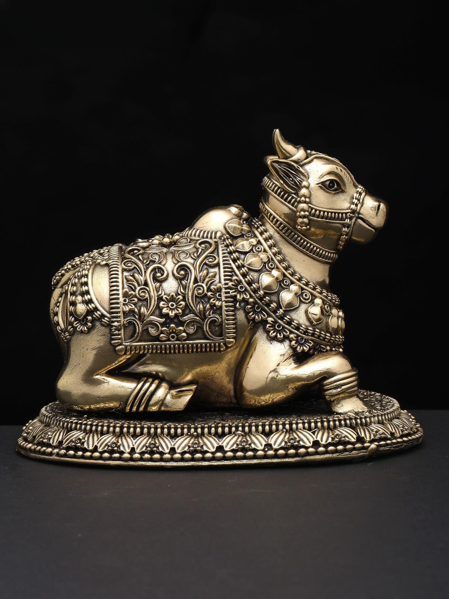 Small Superfine Nandi - Vahana of Lord Shiva / Brass Statue: Title: Small Superfine Nandi - Vahana of Lord Shiva / Brass Statue Description: Additional Information: itemcode: DDP614 Reserve: $130.00 Shipping: Domestic: Shipping rates are determined by destinati