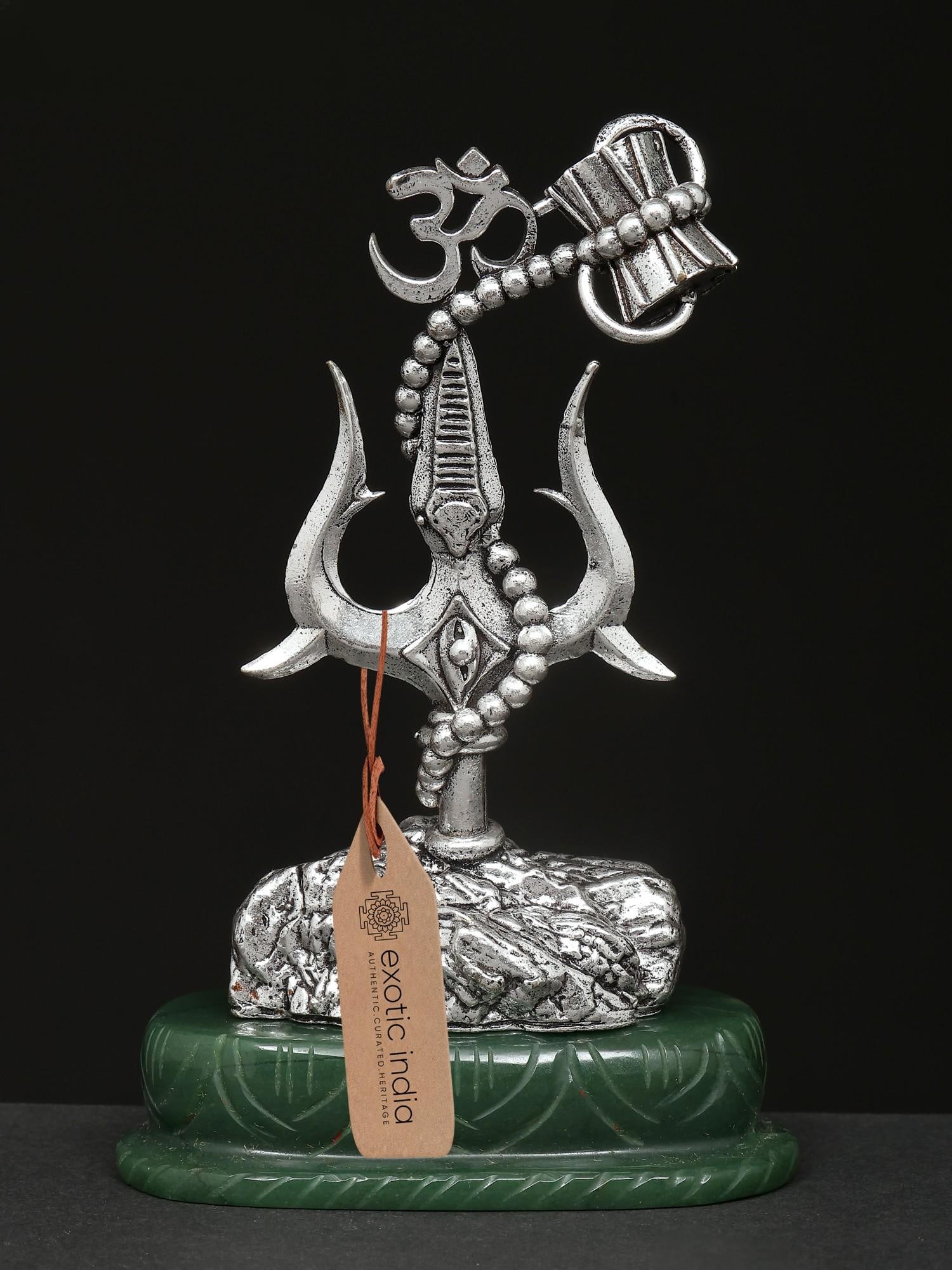 4" Small Brass Superfine Stylized Trishul on Green Aventurine Gemstone Base: Title: 4" Small Brass Superfine Stylized Trishul on Green Aventurine Gemstone Base Description: Additional Information: itemcode: DDP716 Reserve: $77.00 Shipping: Domestic: Shipping rates are