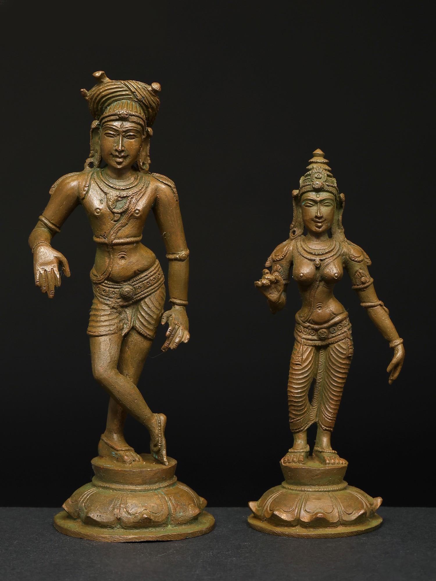 6" Small Rishaba Devar Set / Madhuchista Vidhana (Lost-Wax) / Panchaloha Bronze from Swamimalai: Title: 6" Small Rishaba Devar Set / Madhuchista Vidhana (Lost-Wax) / Panchaloha Bronze from Swamimalai Description: Shiva : 6.5 inch Height X 2.5 inch Width X 2.5 inch Length Parvati : 6 inch Height