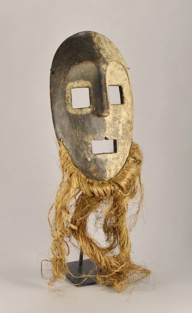 Large KOMO - KUMU wood Mask Ituri Congo Drc African Tribal Art Gallery TA1689: Title: Large KOMO - KUMU wood Mask Ituri Congo Drc African Tribal Art Gallery TA1689 Description: CONGO DRC LARGE KUMU - KOMO NSEMBU MASK The "Nsembu" masks were used during the initiation rites of th