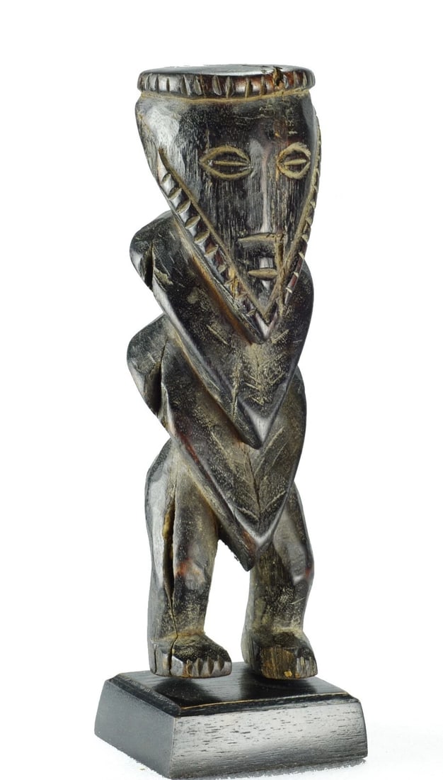 ZANDE AZANDE Rare Ubangi Zigzag figure Congo DRC African Tribal Art 1348: Title: ZANDE AZANDE Rare Ubangi Zigzag figure Congo DRC African Tribal Art 1348 Description: CONGO RDC Cute statuette, typical of the Ubangi area, Most likely ZANDE Very beautiful sculpture, the