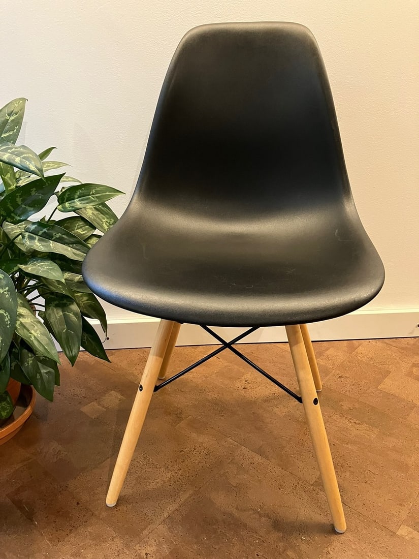 Set of Four Eames Molded Plastic Side Chairs with Wood Dowel Bases - 6