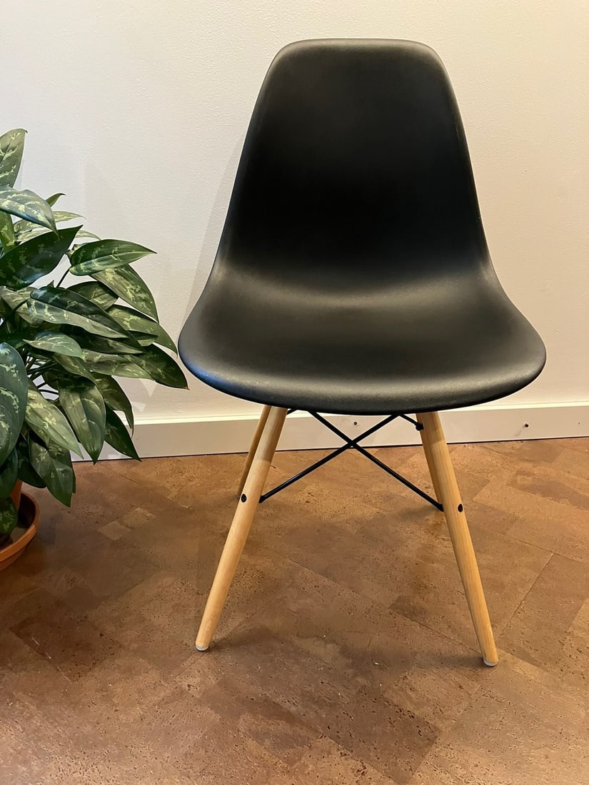 Set of Four Eames Molded Plastic Side Chairs with Wood Dowel Bases - 7