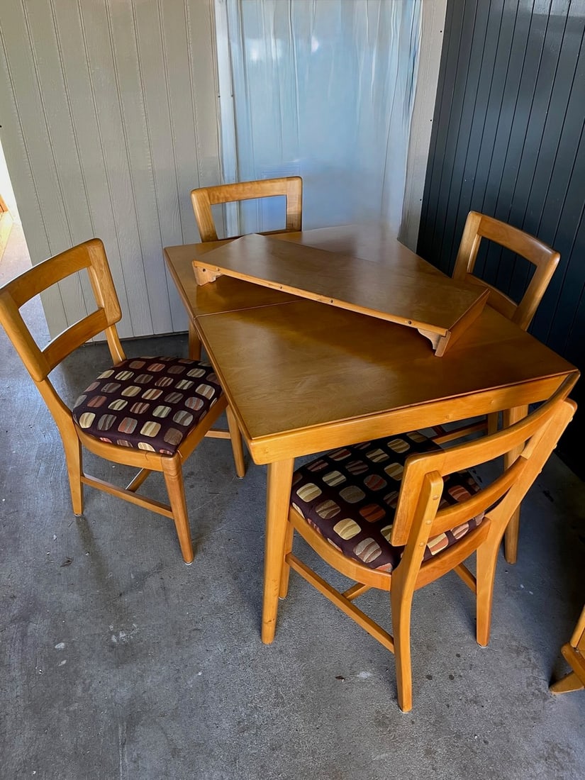 Six Chair Mid-Century Modern Dining Set with Sideboard in the style of Heywood Wakefield - 2