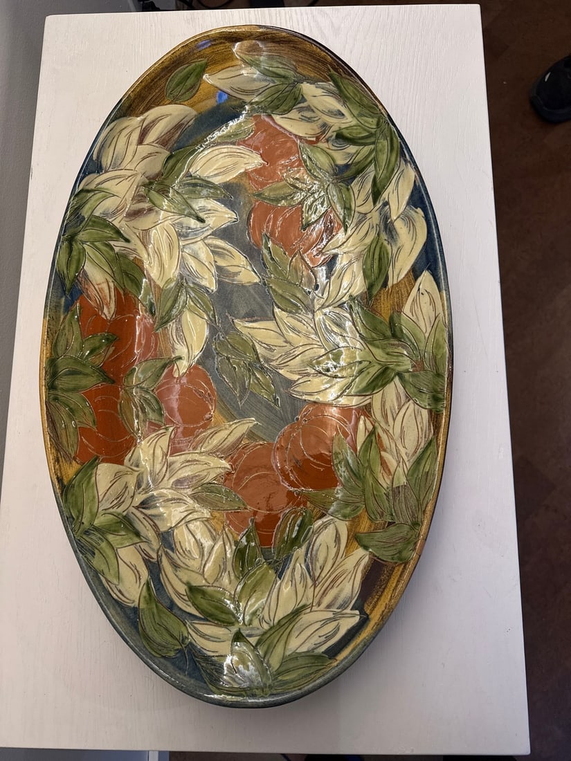 Hand-Painted Majolica-Style Oval Platter with Autumnal Foliage and Pumpkins - 2