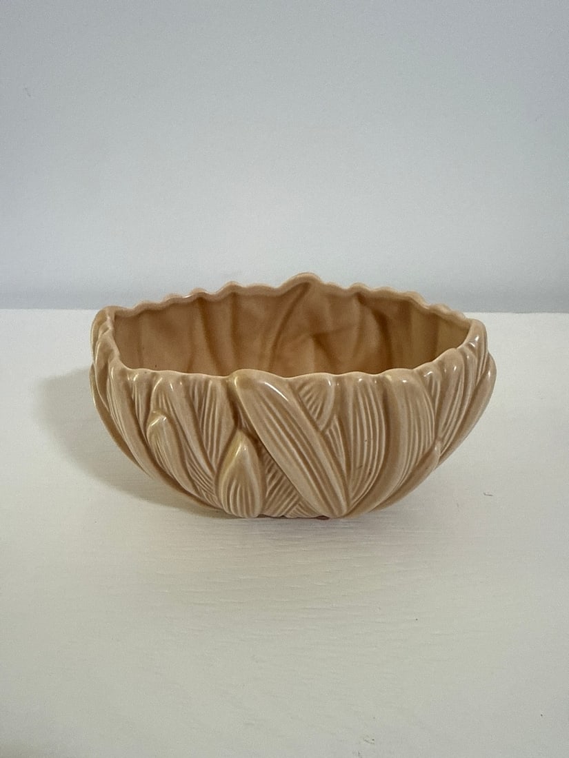 A Sylvac Ceramic Leaf-Moulded Bowl, Made in England, circa 1950s - 2