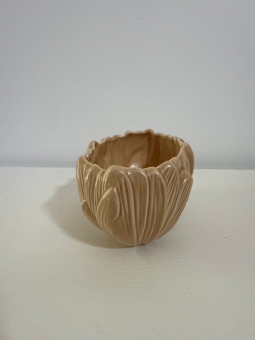 A Sylvac Ceramic Leaf-Moulded Bowl, Made in England, circa 1950s - 3