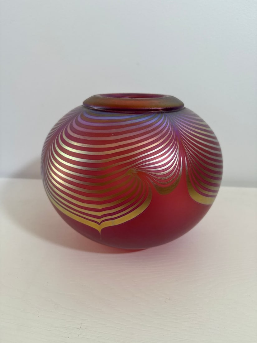 Rare 1985 Correia Art Glass Centerpiece Vase - 2