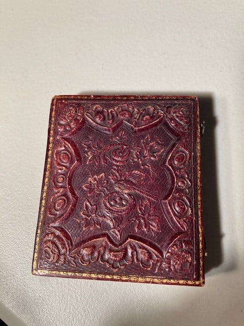C. 1850 Daguerreotype of an Elderly Woman in Bonnet and Spectacles, Housed in a Tooled Leather Case - 4