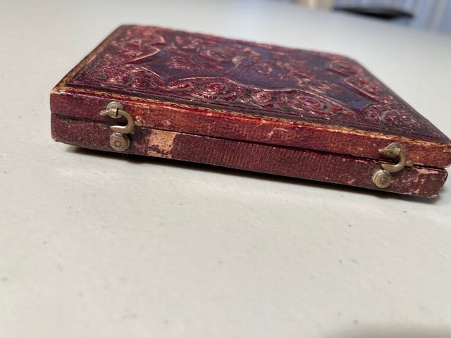 C. 1850 Daguerreotype of an Elderly Woman in Bonnet and Spectacles, Housed in a Tooled Leather Case - 7
