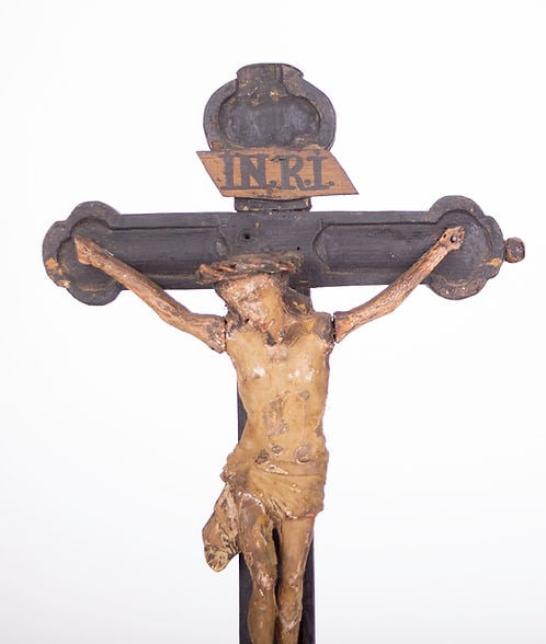 French early 18th Century Carved And Painted Wooden Crucifix - 6