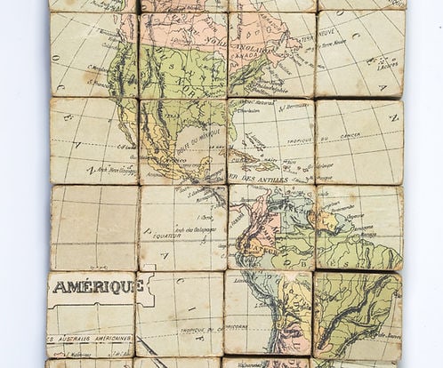 Puzzle box with wood cubs with maps of the worlds atlas 1890 french - 2