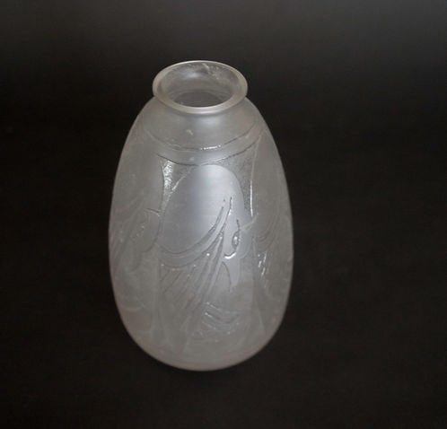 French Art deco D'Avesn vase signed: D'Avesn , real name Pierre Girre. Pierre d'Avesn was a pupil of François Décorchemont at the School of Decorative Arts. He was hired by Lalique where he remained for 10 years. He worked at D