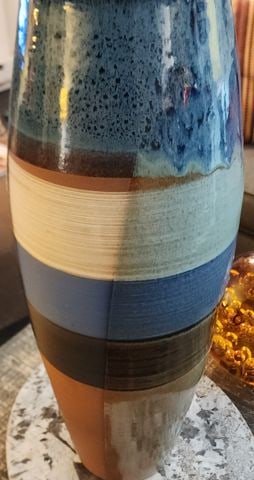 Stunning 21h hand-thown ceramic art vase w/ bold striped design & great shadow illusion. Signed 2022 - 3