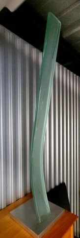 Luebtow Striking 40" Monumental Glass Single-Column Linear Sculpture, 80s. A collector-level piece. - 3