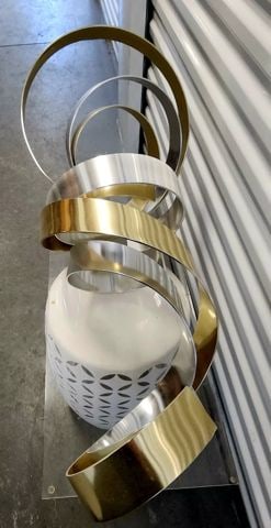 Large epic 40"w MCM Dan Murphy ribbon metal sculpture on clear luciite base. A collector level work. - 5