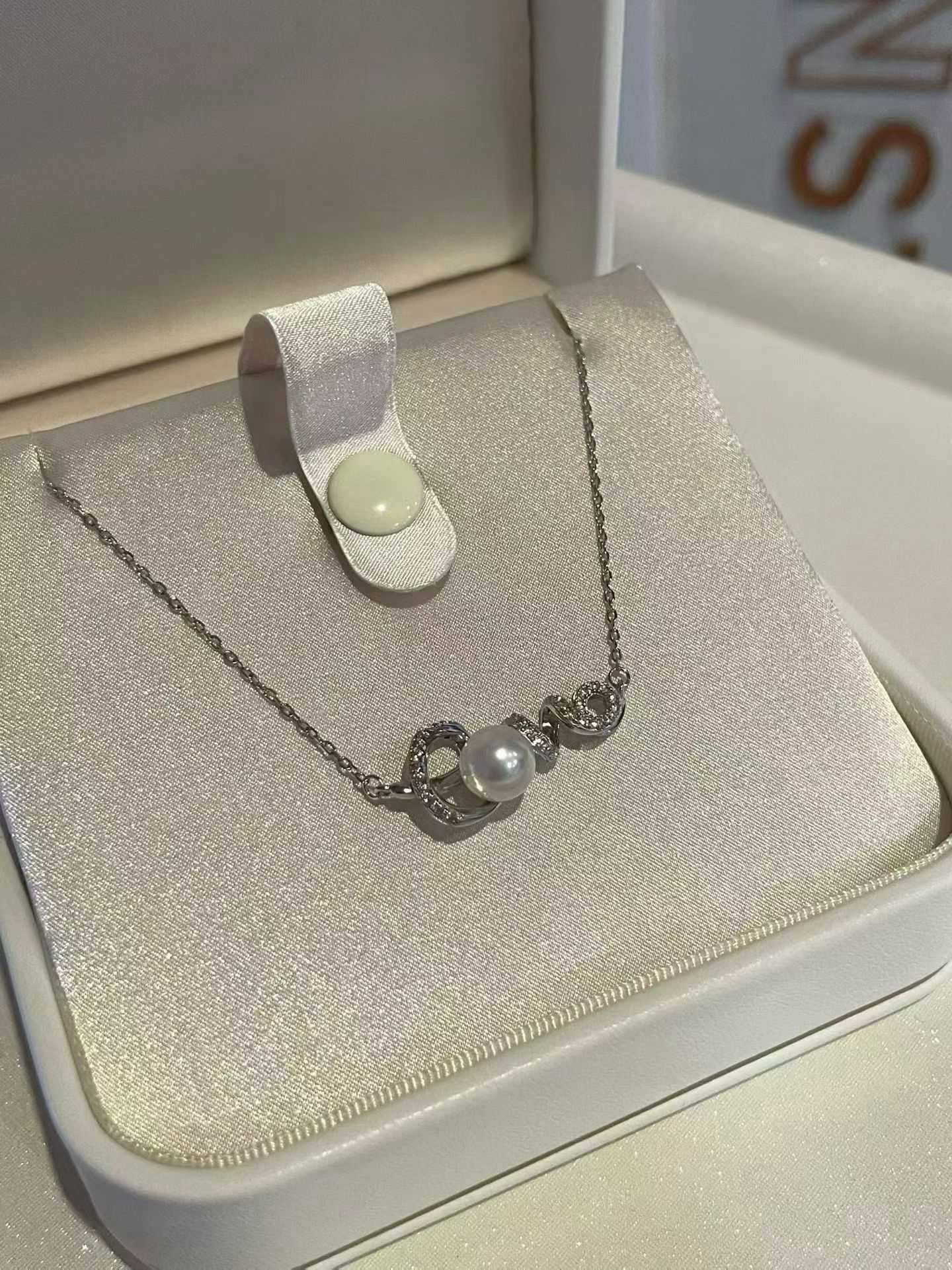 Natural Freshwater Pearl Pendant - 2