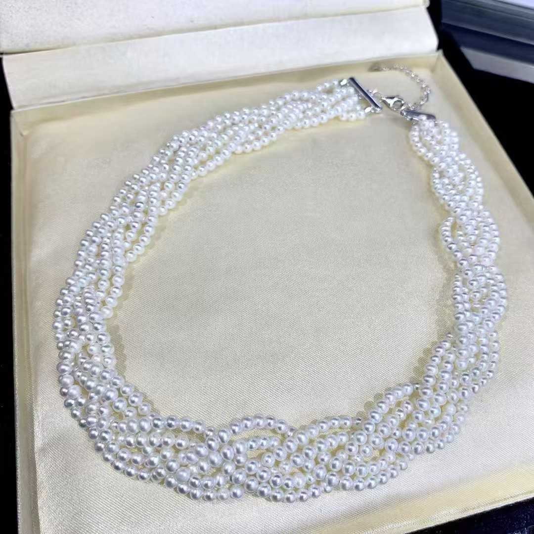 Natural Freshwater Pearl Necklace: Title: Natural Freshwater Pearl Necklace Description: This necklace features a vintage hand-woven chain design, paired with natural freshwater pearls, exuding classic elegance. The pearls are nearly