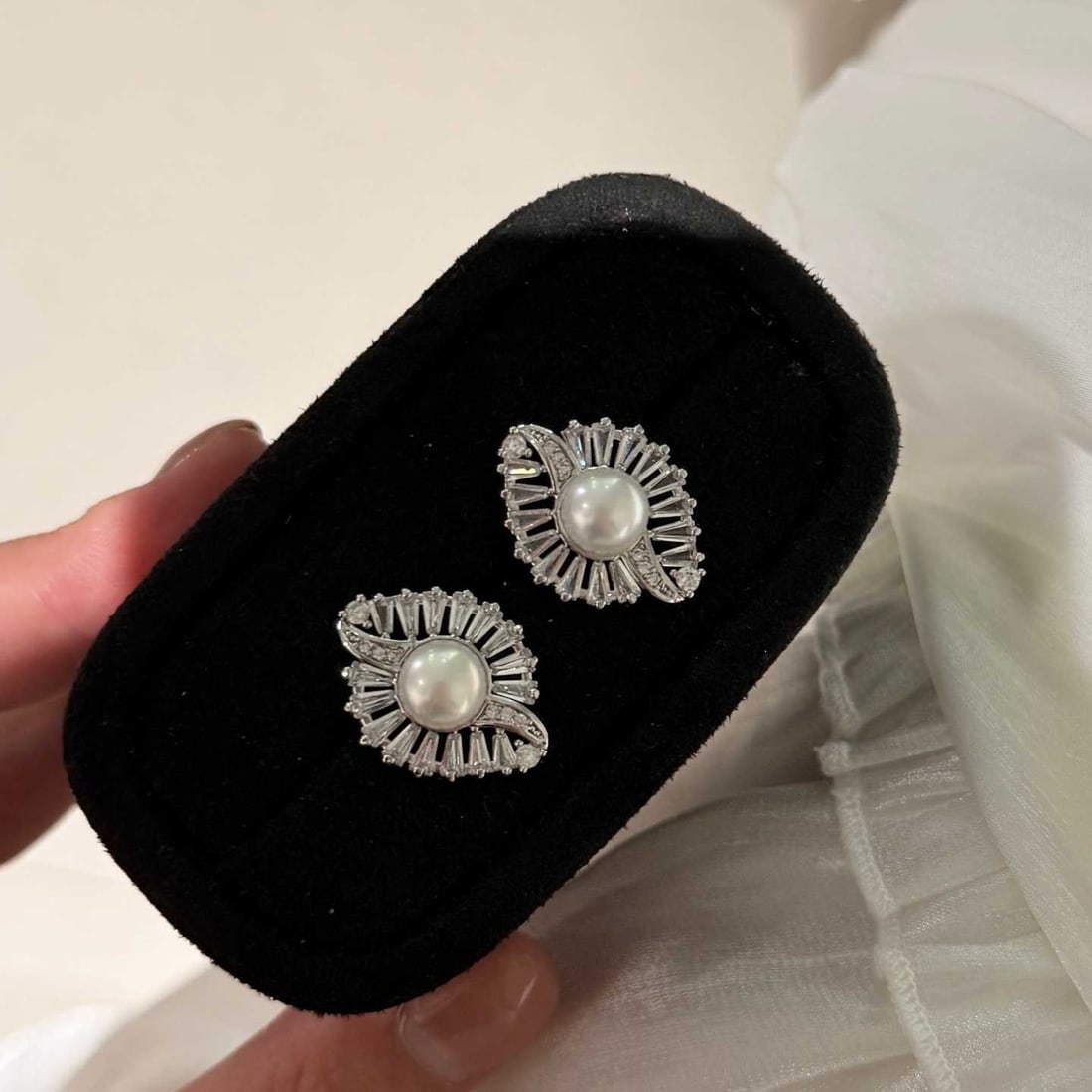 Natural Freshwater Pearl Earrings: Title: Natural Freshwater Pearl Earrings Description: These earrings feature natural freshwater pearls, with a diameter of 7-8mm, exuding a soft moonlight-like luster. Paired with baguette zircon