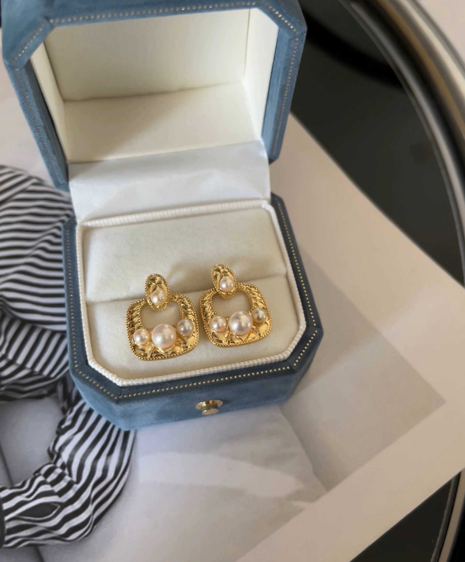 High-Quality Natural Freshwater Pearl Earrings: Title: High-Quality Natural Freshwater Pearl Earrings Description: These earrings feature natural freshwater pearls, showcasing the natural luster and elegance of the pearls. The pearls range from