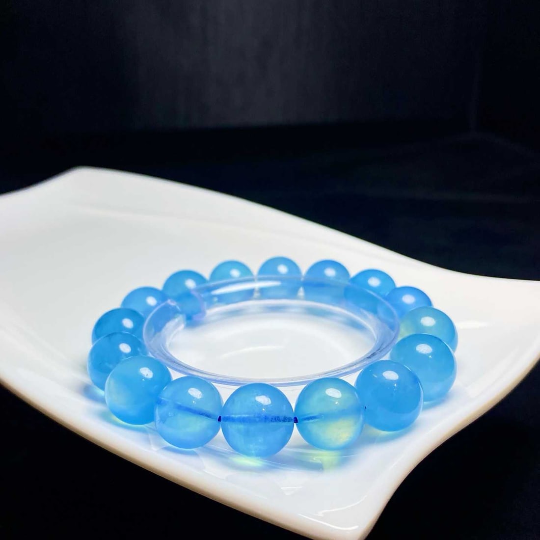 Natural Aquamarine Bracelet: Title: Natural Aquamarine Bracelet Description: This bracelet is crafted from natural aquamarine, showcasing an elegant sea-blue hue. The large bead design exudes a unique noble charm. Its lustrous