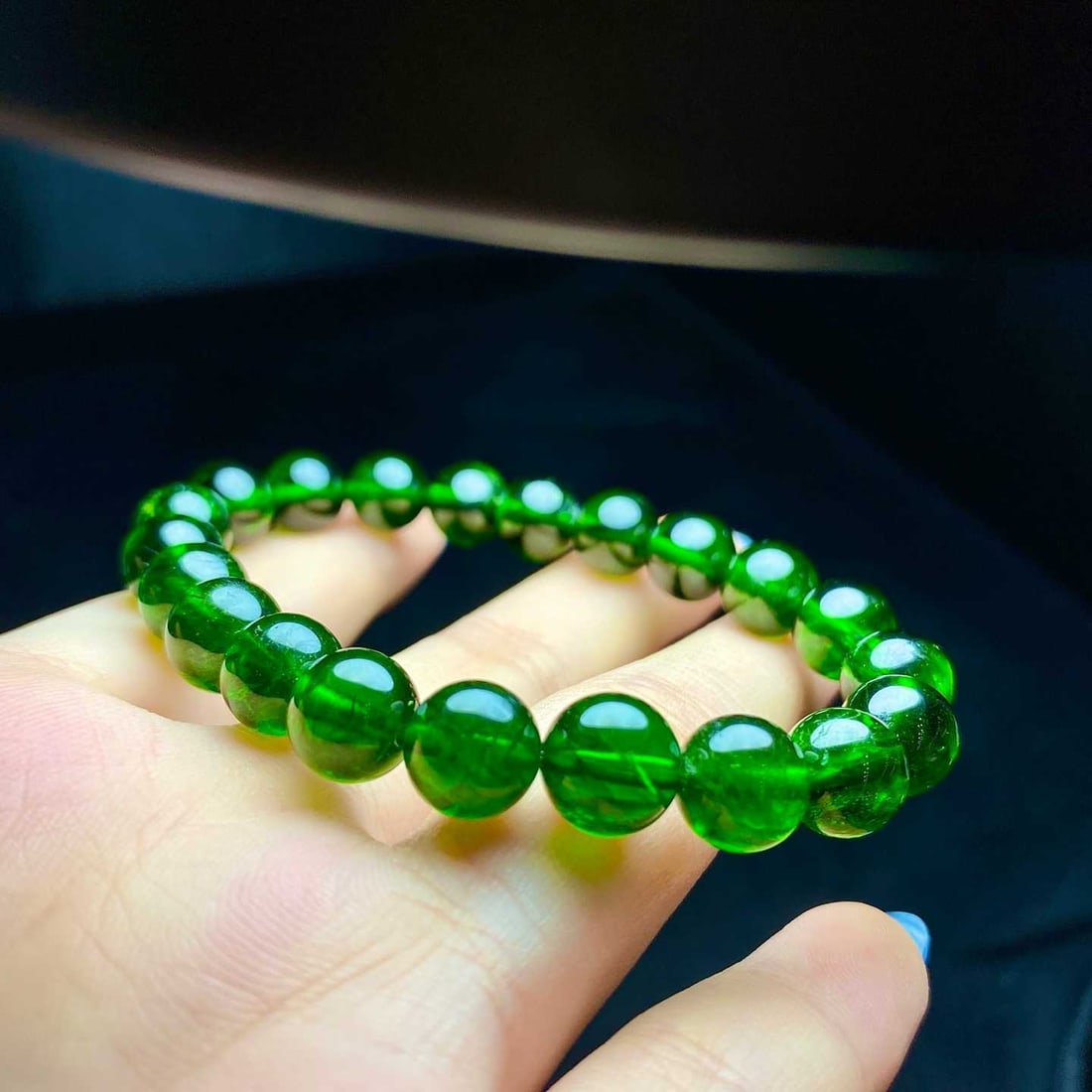 Natural Diopside Bracelet: Title: Natural Diopside Bracelet Description: This bracelet is crafted from natural diopside, showcasing a vivid green hue. The crystal is transparent and exquisite, perfect for collectors seeking hig