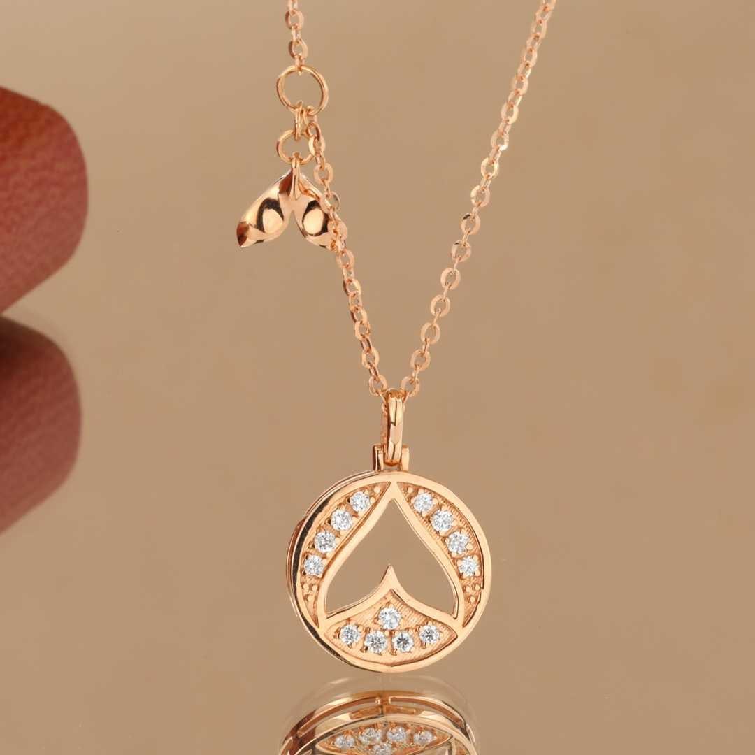 18K Gold Diamond Necklace: Title: 18K Gold Diamond Necklace Description: This necklace is crafted in 18K gold, showcasing the elegant curves of a dolphin tail. The embedded diamond adds a brilliant sparkle, suitable for any