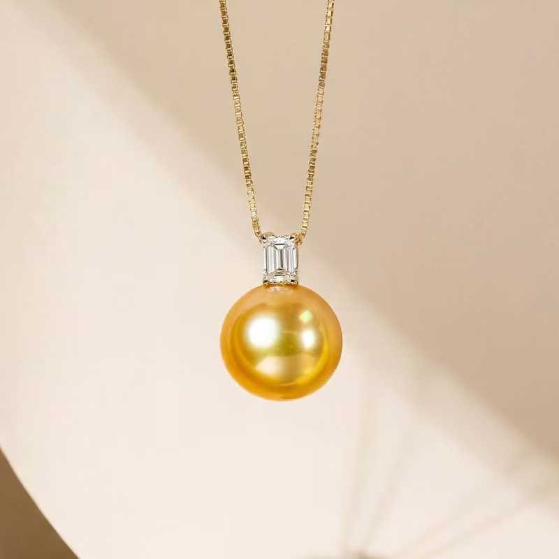 18K Gold South Sea Golden Pearl Pendant: Title: 18K Gold South Sea Golden Pearl Pendant Description: This pendant is crafted in 18K gold, featuring a South Sea golden pearl with a rich tea-gold hue and mirror-like luster. The minimalist