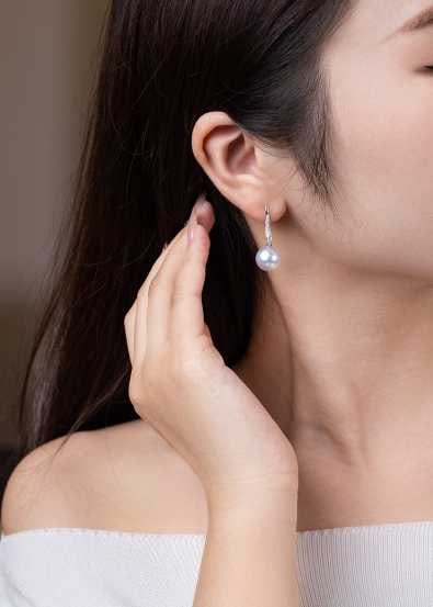 18K Gold GIA Venus South Sea White Pearl Earrings - 4