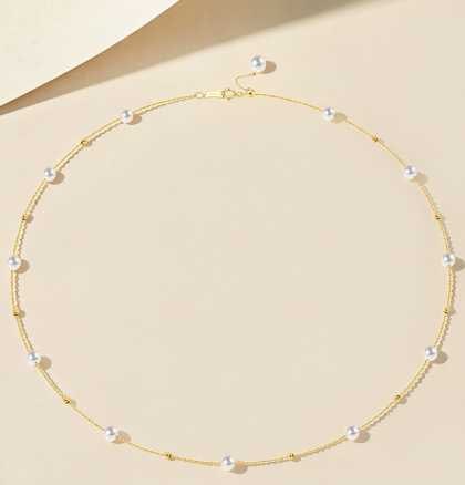 18K Gold Freshwater Pearl Necklace: Title: 18K Gold Freshwater Pearl Necklace Description: This 18K gold freshwater pearl necklace features near-round to round pearls with slight blemishes and a superb luster, exuding an elegant glow.