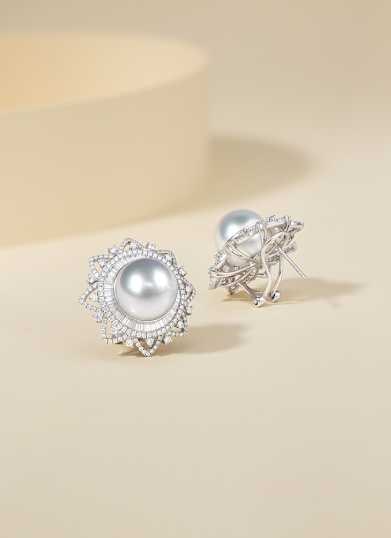 18K Gold Venus Quality Australian White Pearl Earrings - 5