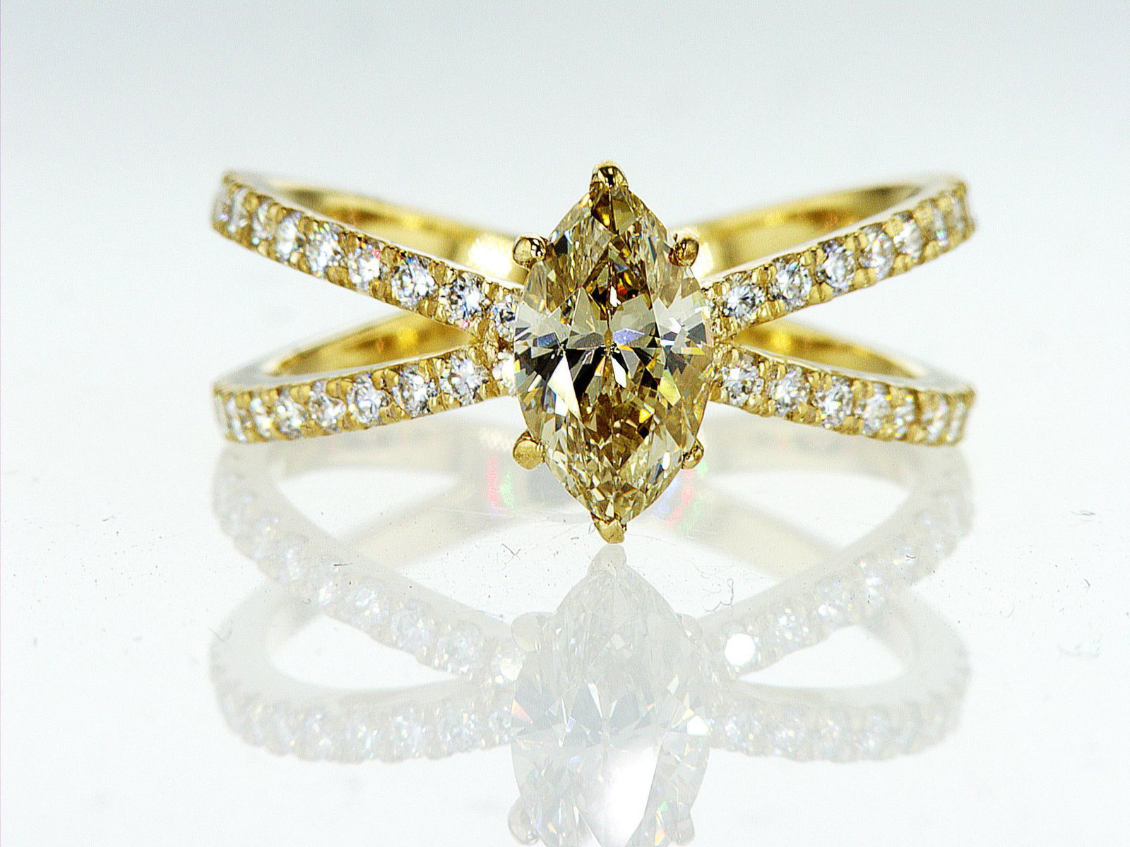 1.40cttw Natural Diamond and Natural Diamond Ring 14K Yellow Gold 2.62 gr - 2
