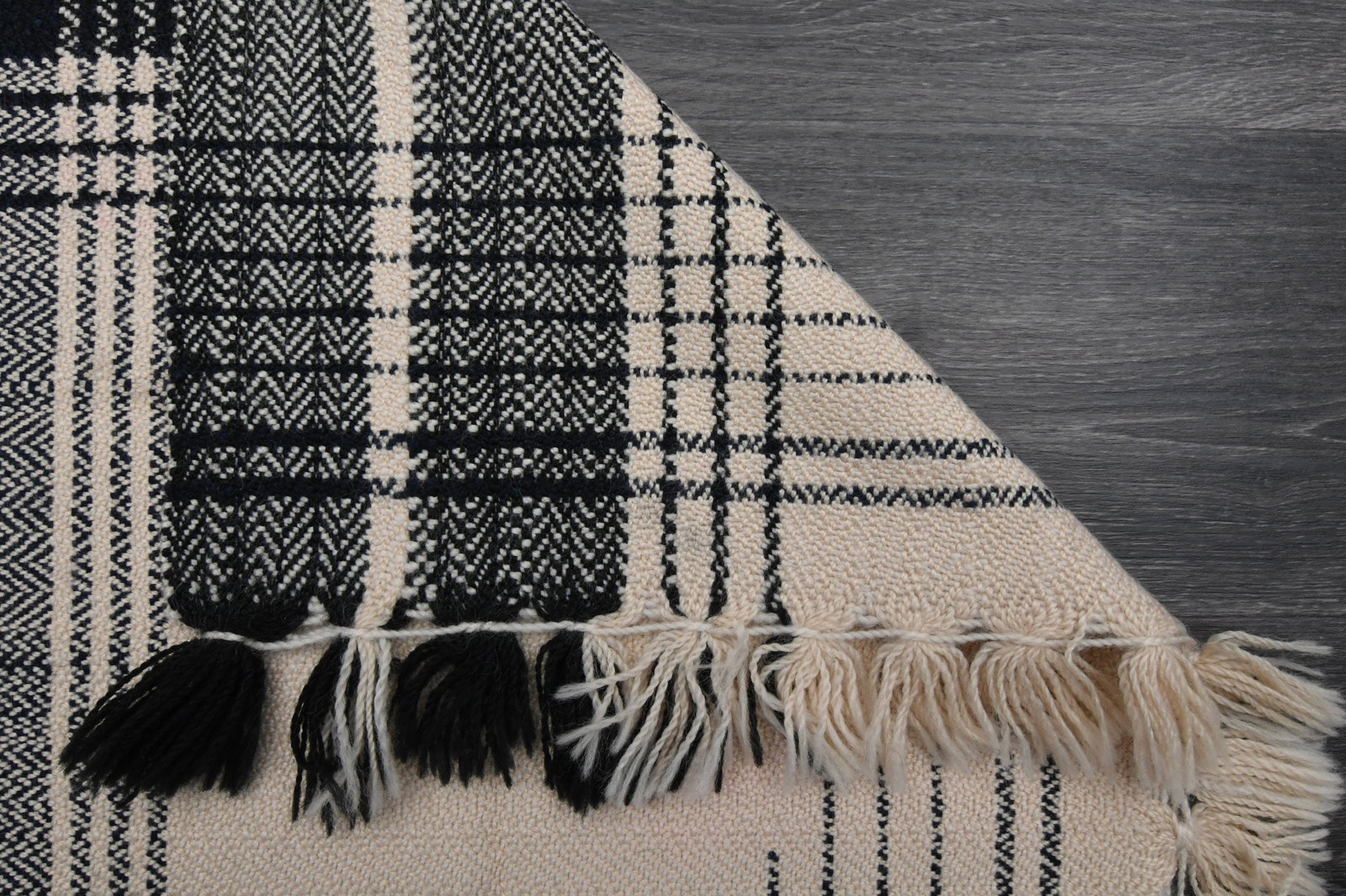 2.7x4 ft, Handloom Area Rug - 8