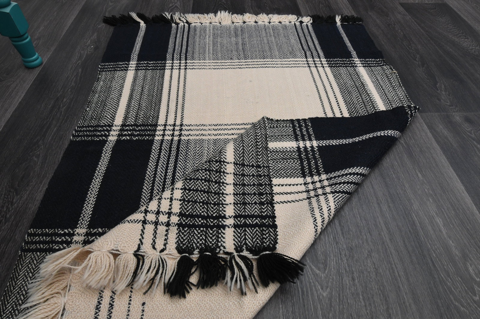 2.7x4 ft, Handloom Area Rug - 9