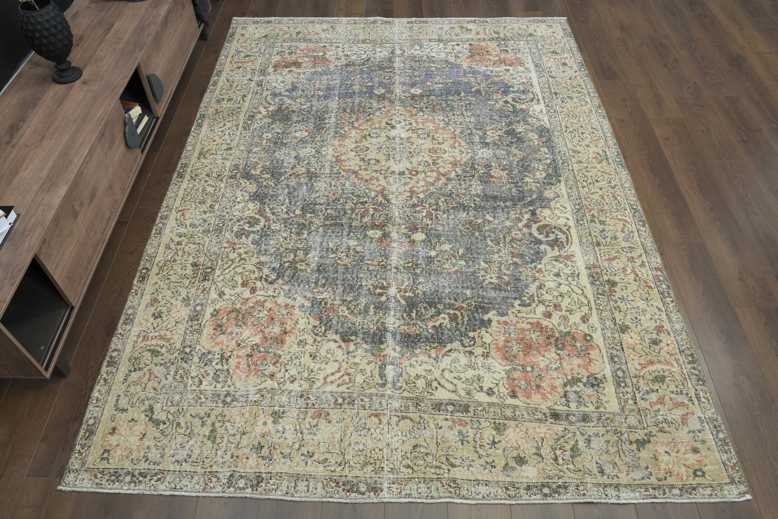 7x9'7 ft, FADED DECOR, VINTAGE Turkish Rug - 3