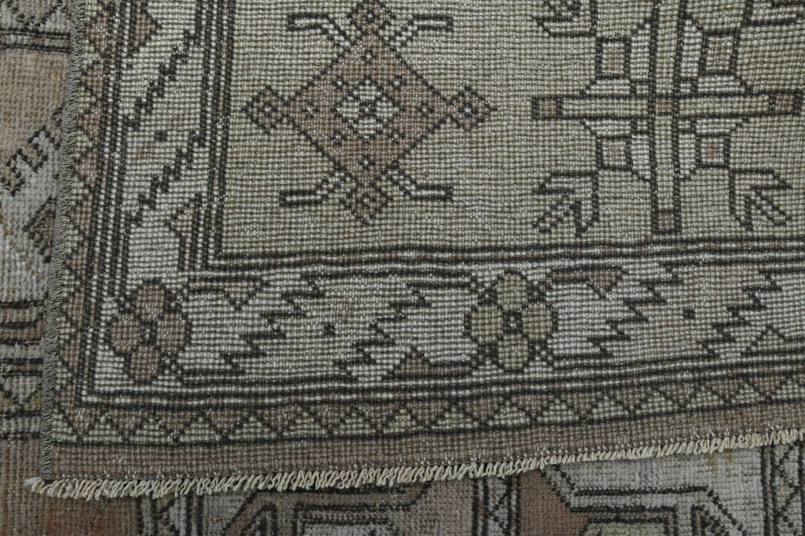 6'3x10'7 ft, FADED DECOR, Vintage Turkish Rug: Title: 6'3x10'7 ft, FADED DECOR, Vintage Turkish Rug Description: This Turkish one-of-a-kind Vintage Turkish Rug is hand-knotted and handwoven by the most skilled artisans who use pure wool, in